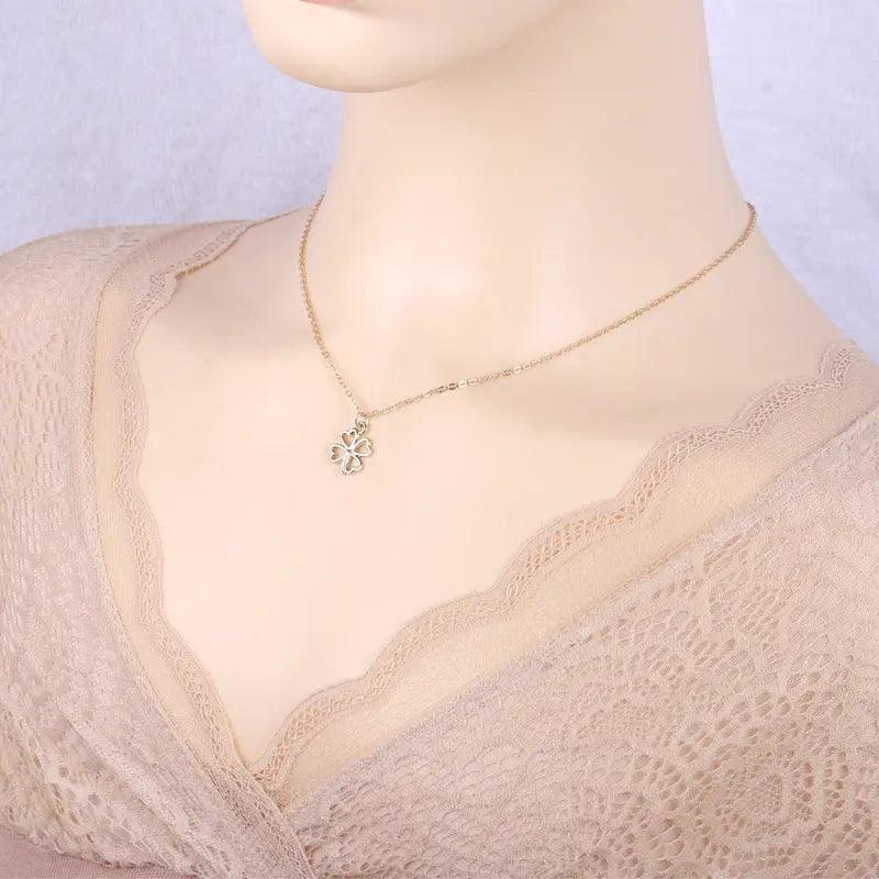 MAC041 Platinum plated Four Leaf Clover Pendant Necklace