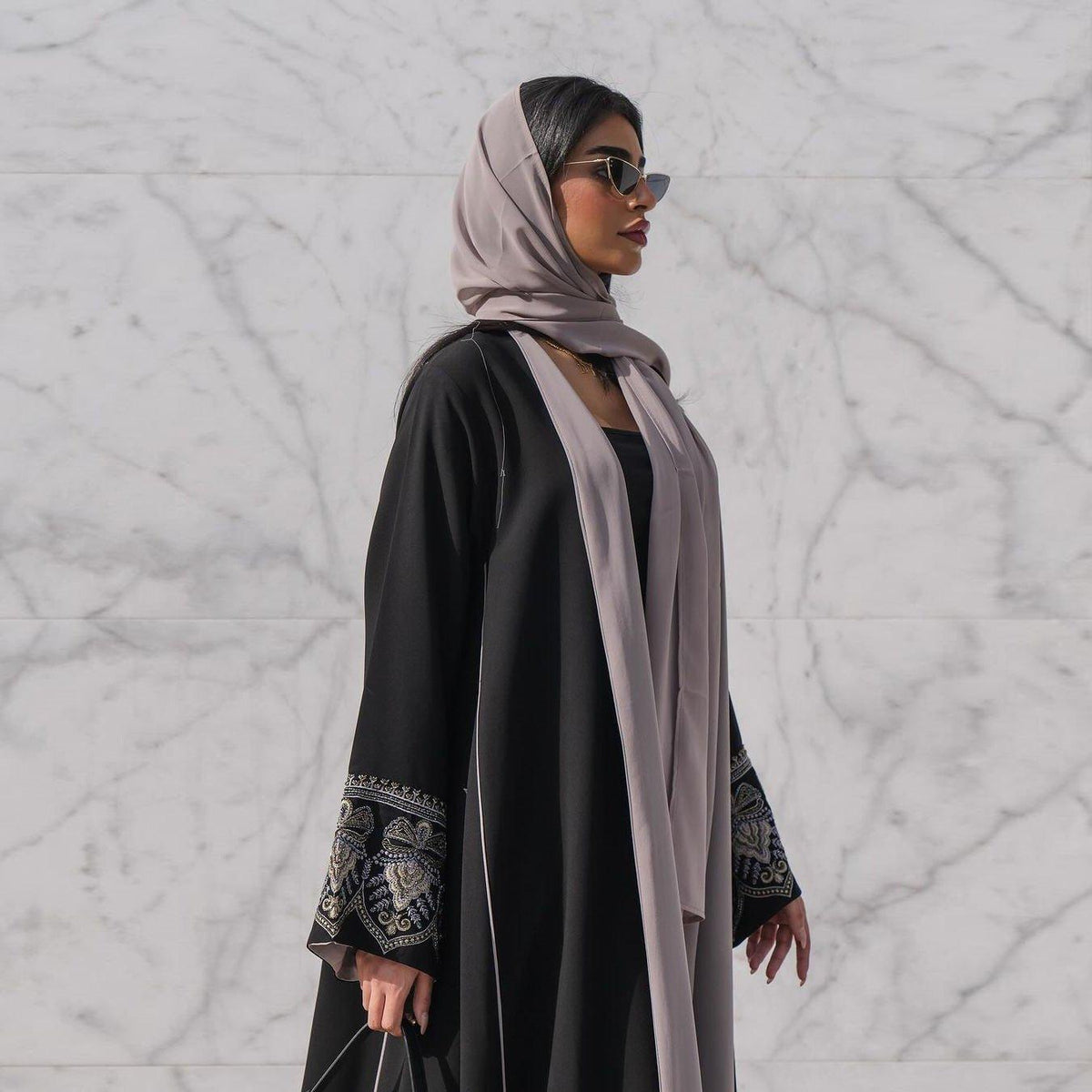 Elegant  Embroidered Temperament Open Abaya (MOA062)