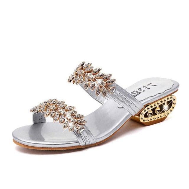 New Women Shoes Slippers Summer Beach Sandals Fashion Rhinestone Outdoor Slippers Flip Flops Beach Sandals Shining Rhinestones Shoes Diamond Comfortable Shoes Luxury Outdoor Women Slippers