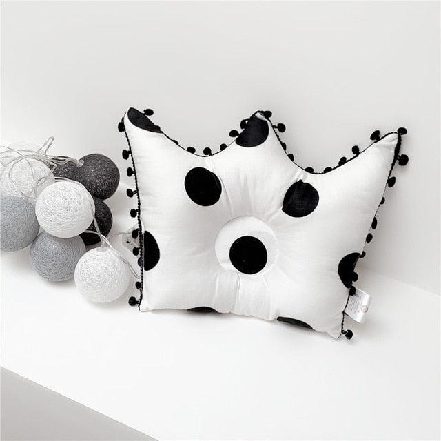 Newborn Baby Shaping Pillow Cute Crown Shape Backrest Cushion Anti-head Correction Bed Neck Support Pillows Baby Pillow Baby Bedding Air Mesh Organic Cotton Soft Baby Pillow Newborn Anti Flat Head Syndrome for Crib Cot Baby Pillow