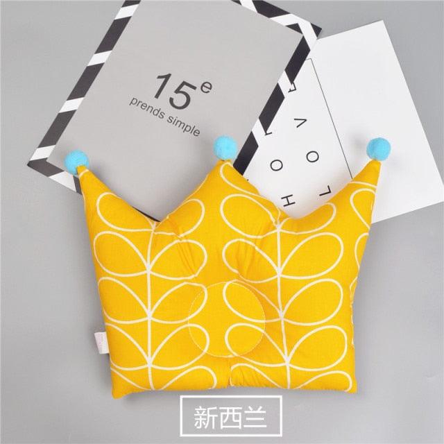 Newborn Baby Shaping Pillow Cute Crown Shape Backrest Cushion Anti-head Correction Bed Neck Support Pillows Baby Pillow Baby Bedding Air Mesh Organic Cotton Soft Baby Pillow Newborn Anti Flat Head Syndrome for Crib Cot Baby Pillow