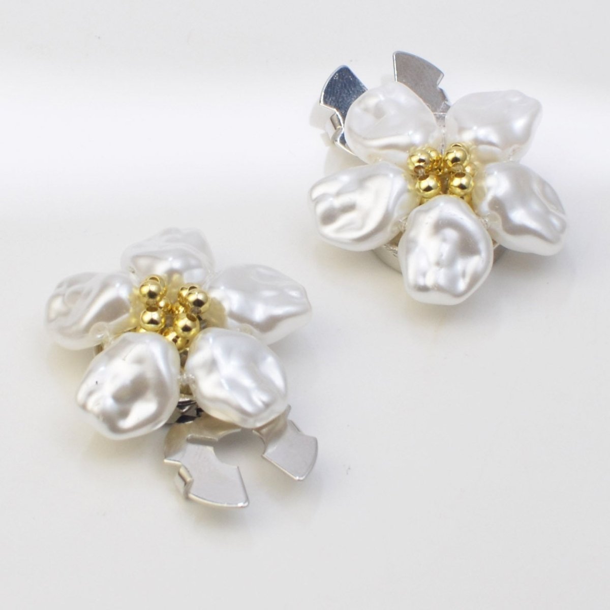 Pearl Flower Button Covers | Decorative Shirt Button Clips(MAC358)