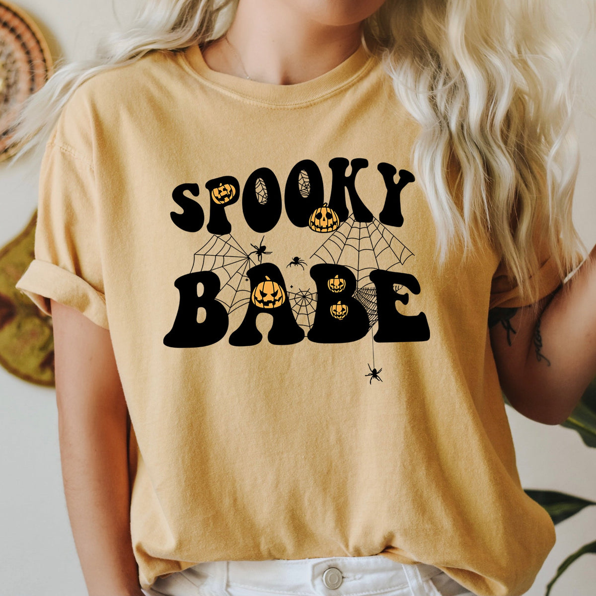 Spooky Babe Retro Halloween Retro Graphics Collection Deluxe Edition Comfort Colors Tee