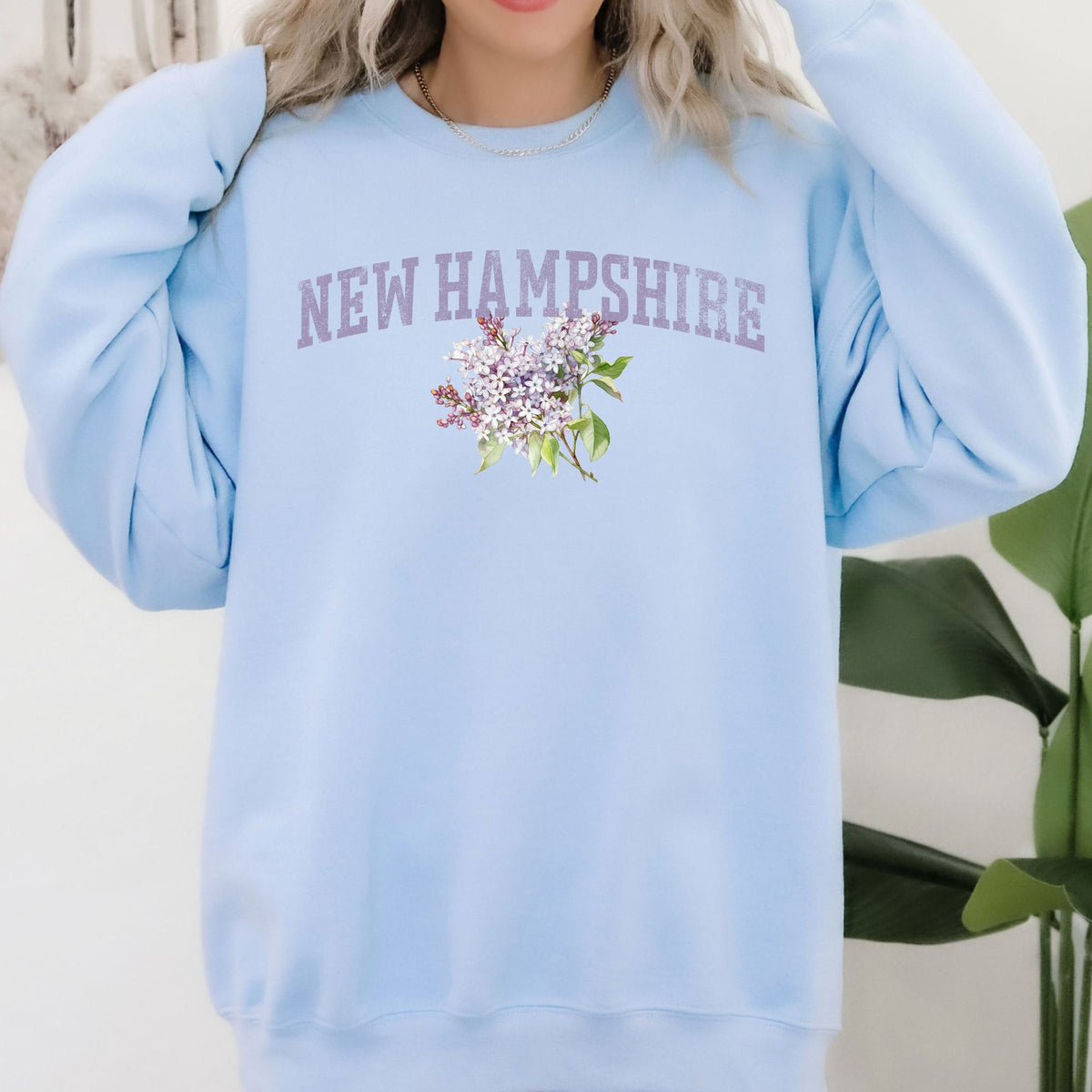 New Hampshire State Flower Purple Lilac Emblem Graphic NH Pride Design For State Lovers Sweatshirt